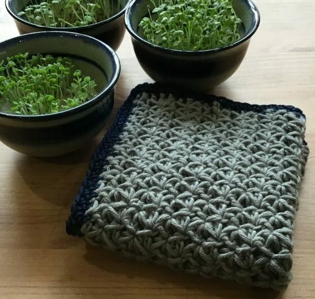 Dish cloth crocheted in grey