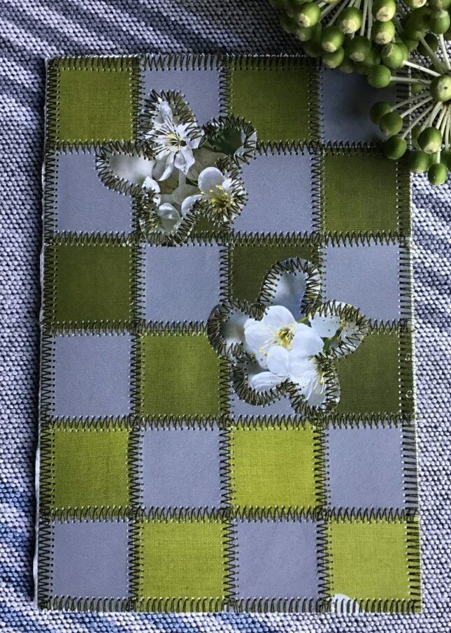 Papir patchwork i grå og grøn med blomster