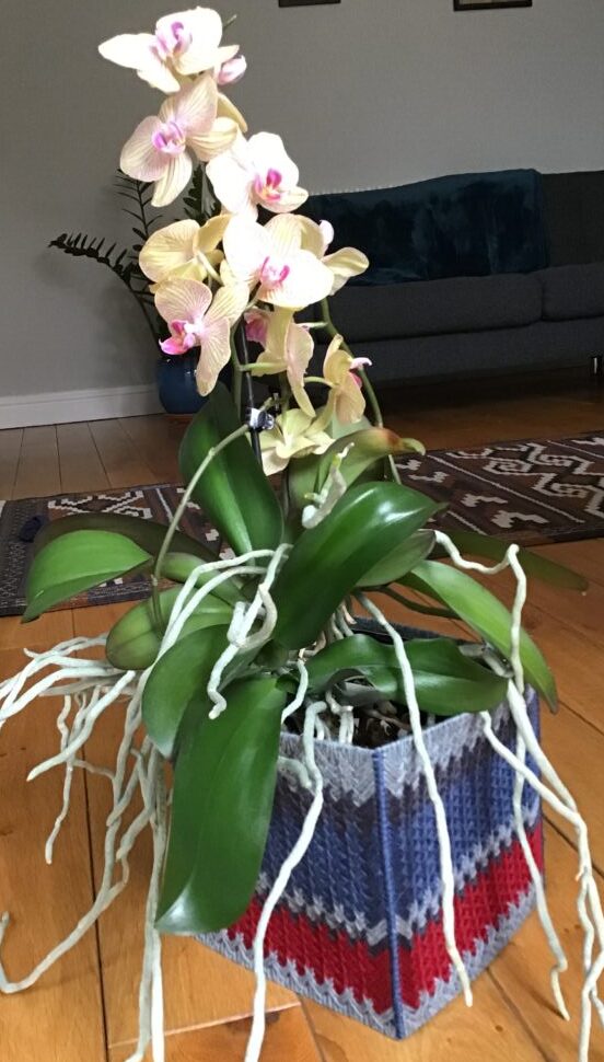 Flowerpot with herringbone embroidery on plastic canvas