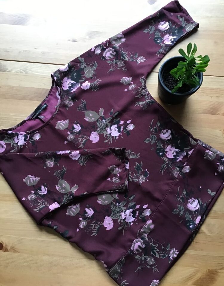 Bluse lavet ved at omsy en gammel kjole