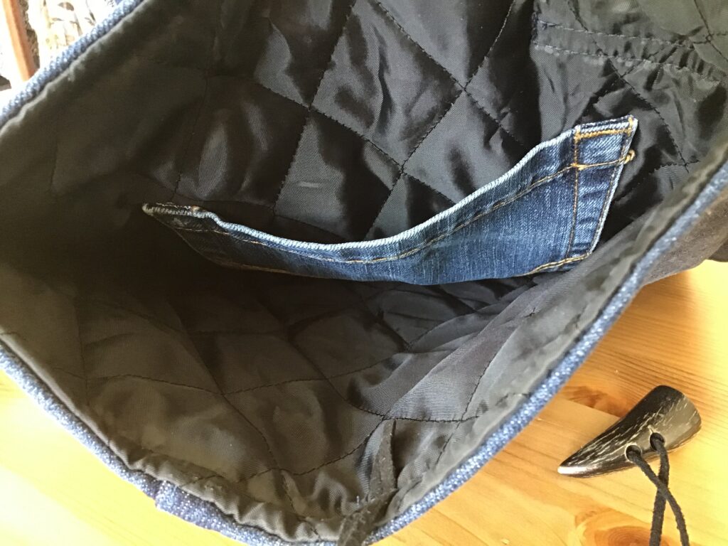 Lomme i computer sleeve syet af gamle jeans